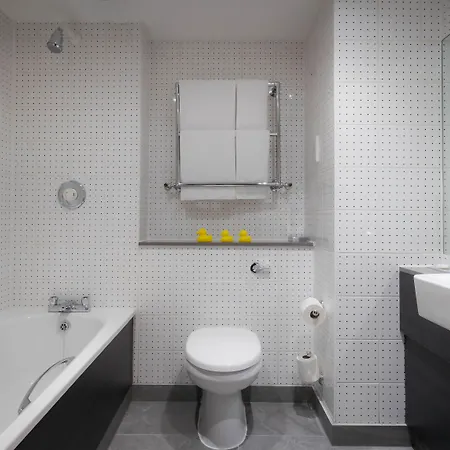 Hotel Maldron Dublin Airport 4*