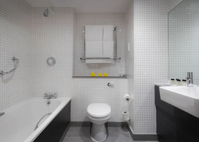 Hotel Maldron Dublin Airport 4*