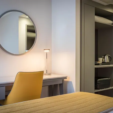 Maldron Dublin Airport 4*